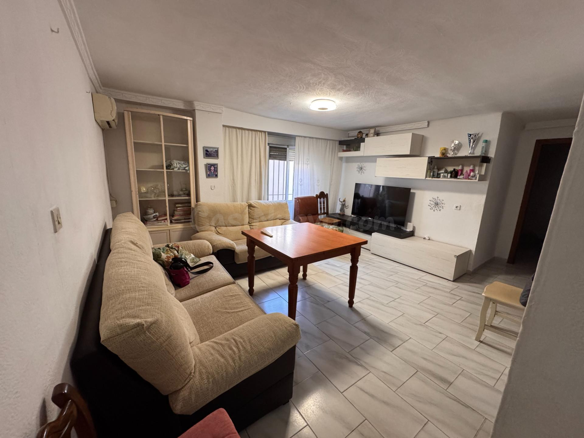 Se vende piso bajo en el Barrio Alto de San Juan