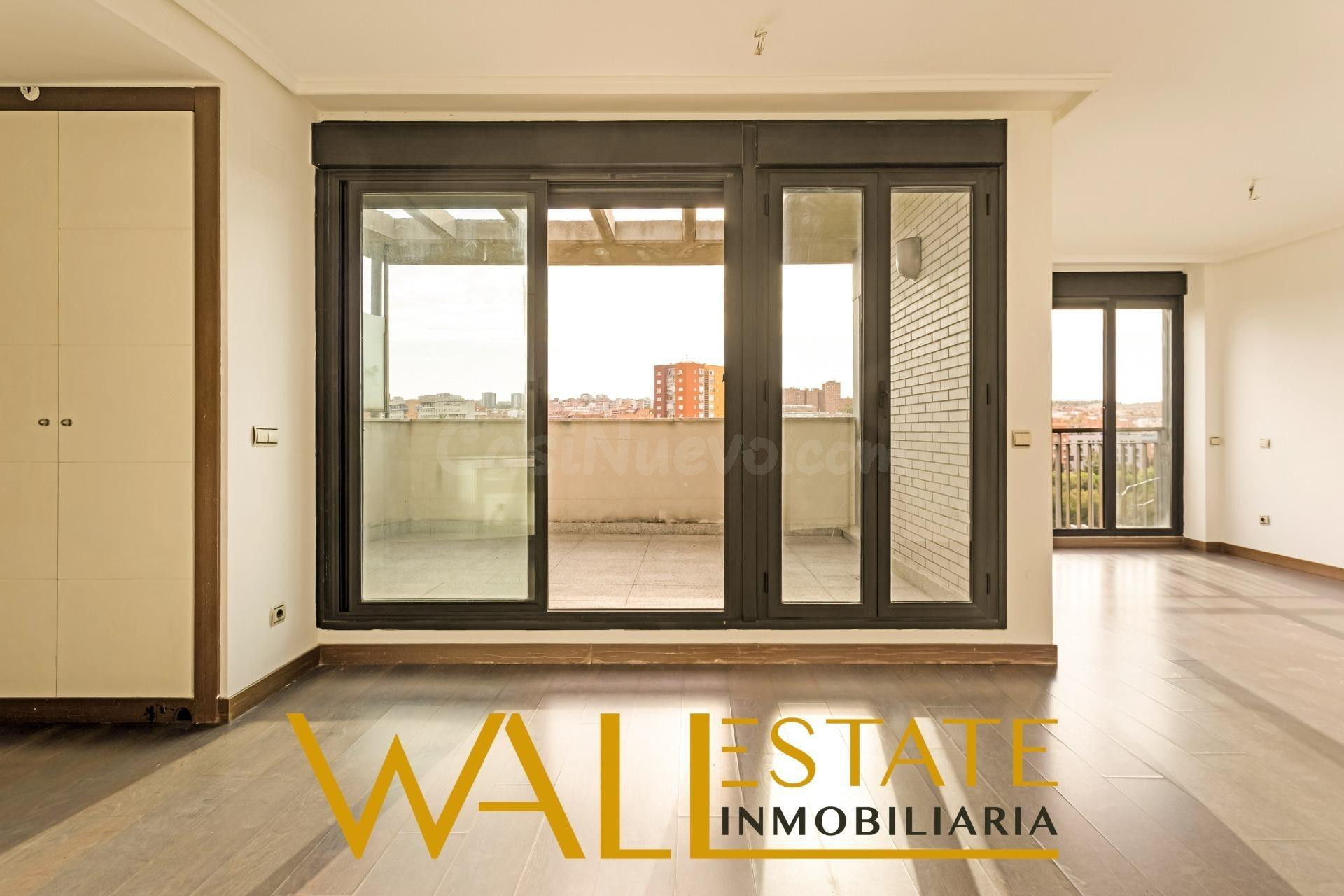 Precioso ático con terraza y vistas en Adelfas