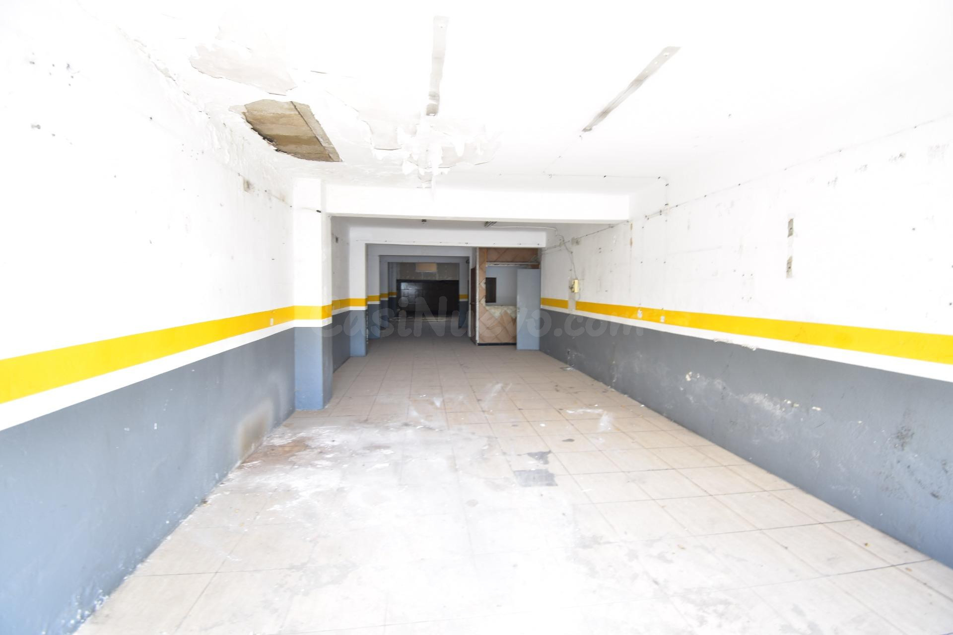 Se vende local comercial de 160 en Camp Redó ✨