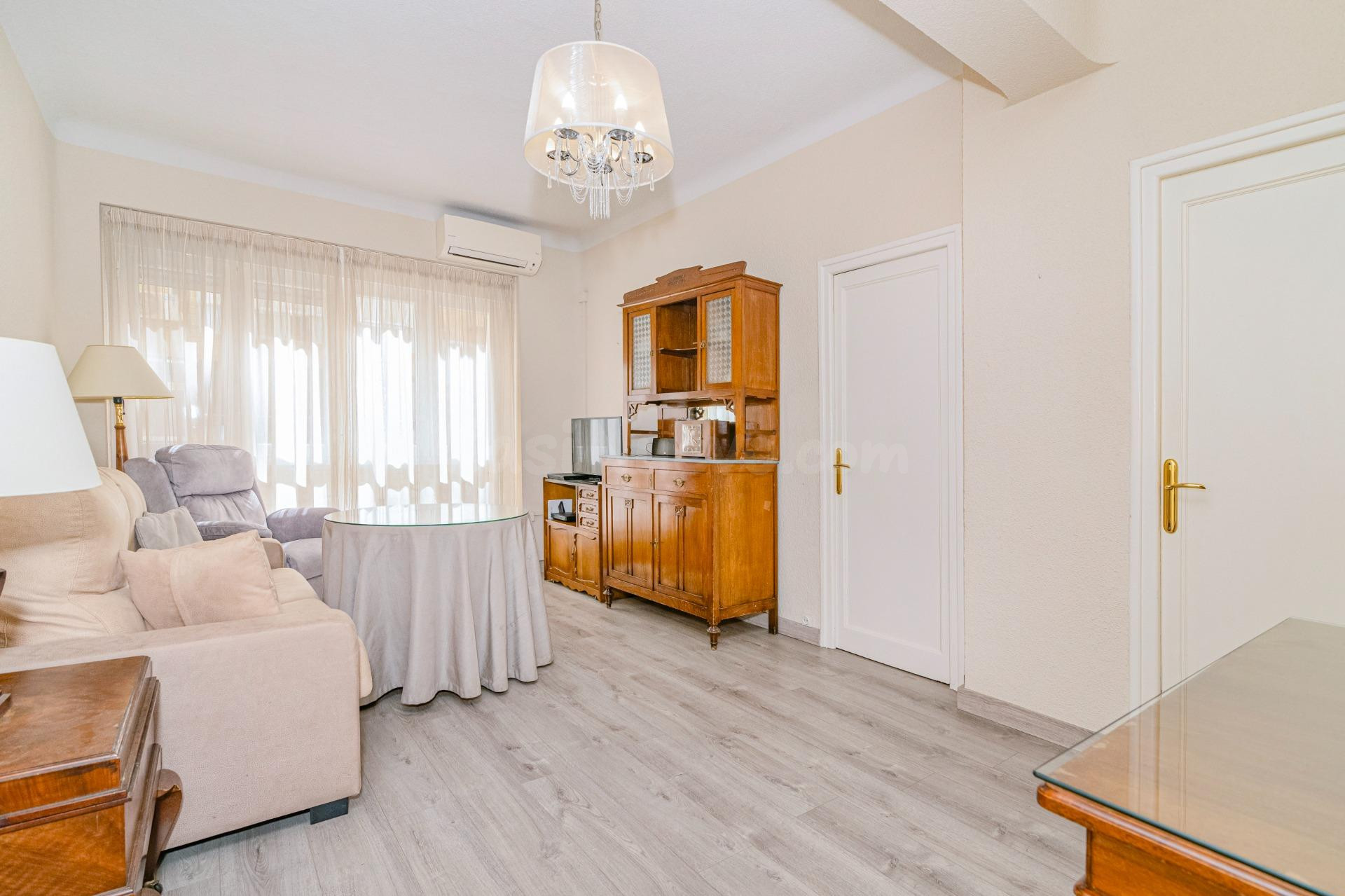LUZ, AMPLITUD Y TRES DORMITORIOS PARA CREAR TU HOGAR EN GRANADA