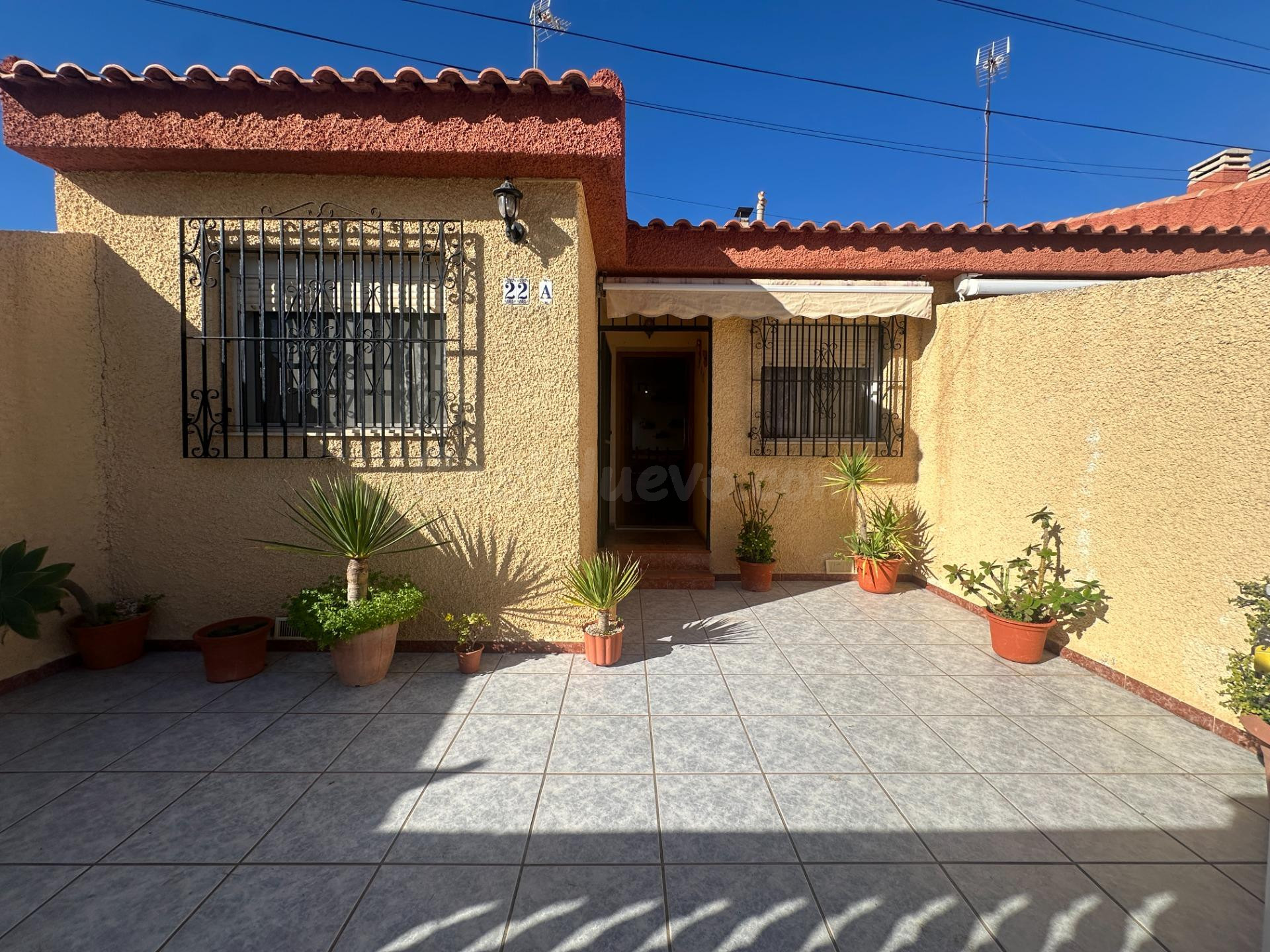 PLANTA BAJA CON JARDÍN EN LOS NIETOS