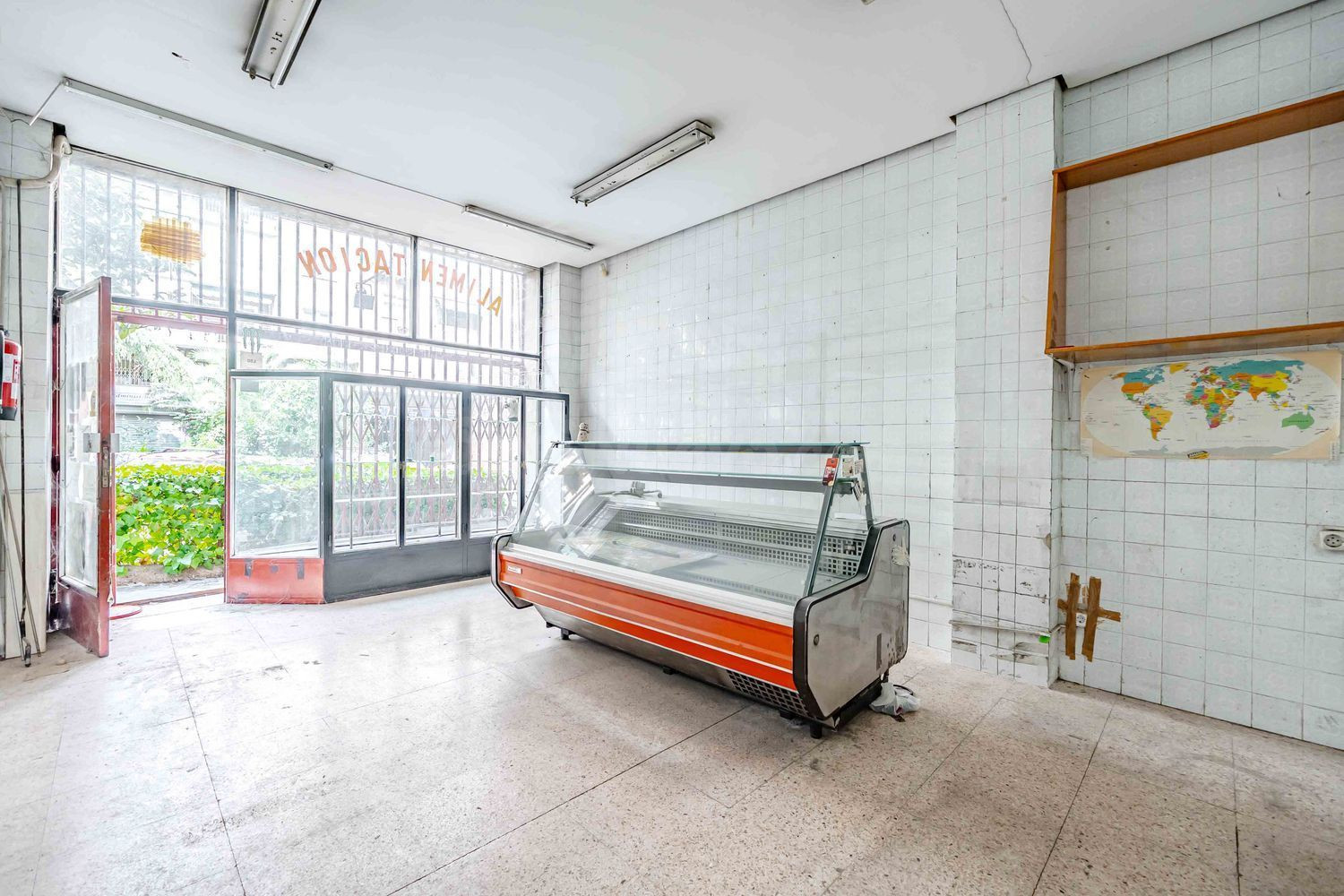Local comercial 52m² en venta - Comillas