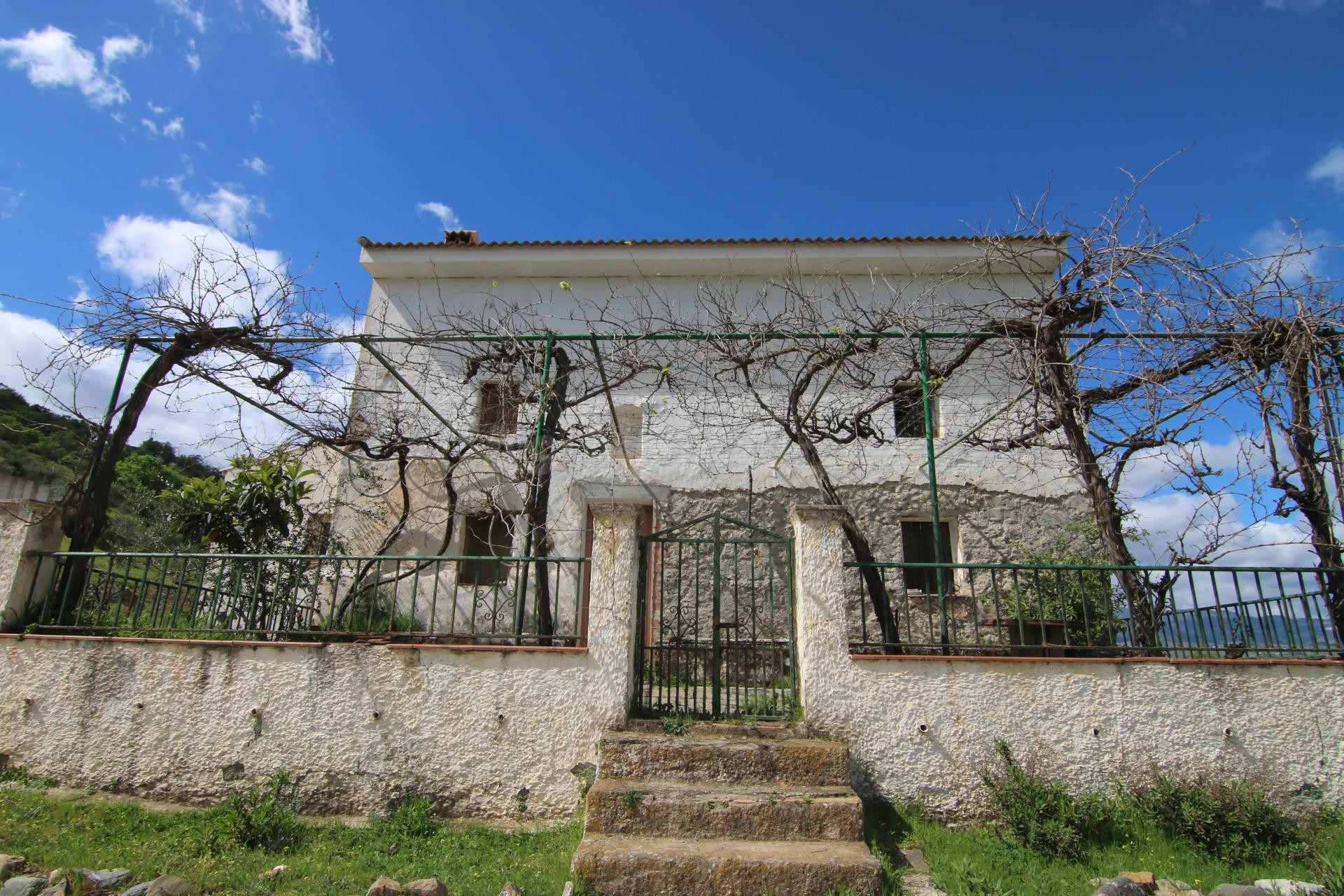 TERRENO RÚSTICO CON VIVIENDA