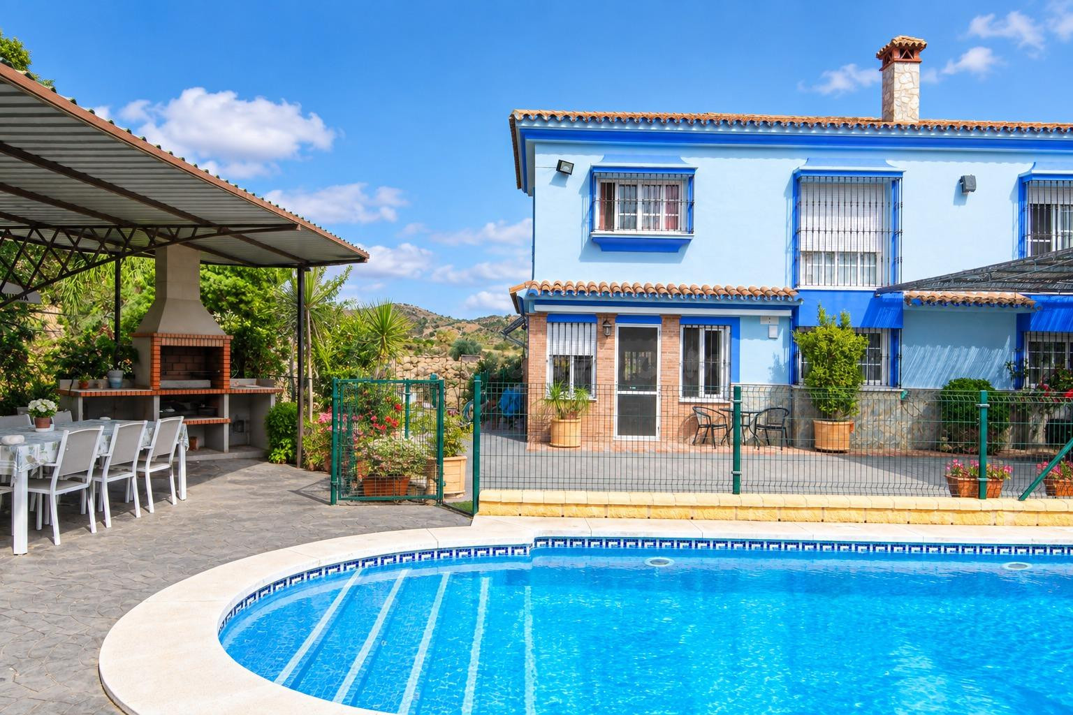 GRUPO SUNSOL VENDE EN EXCLUSIVA CHALET INDEPENDIENTE EN COÍN
