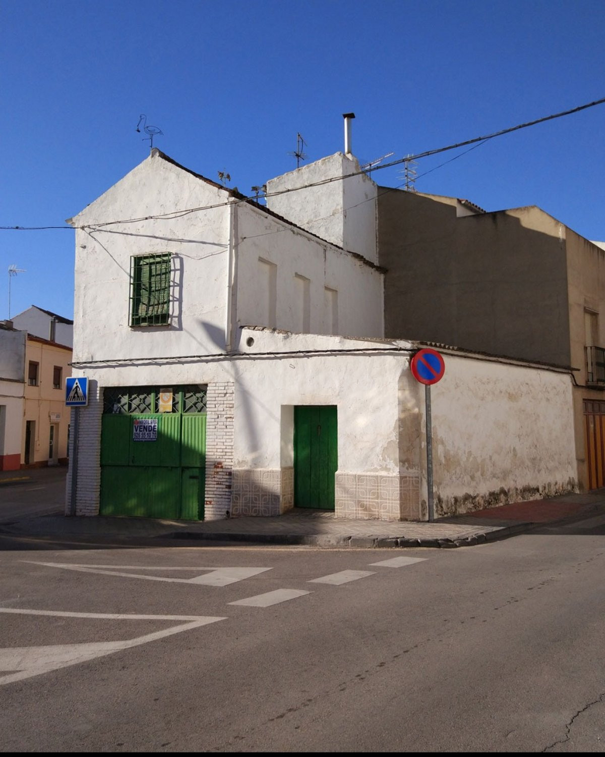 CASA EN ESQUINA PARA REFORMAR, IDEAL PARA VIVIENDA Y LOCAL