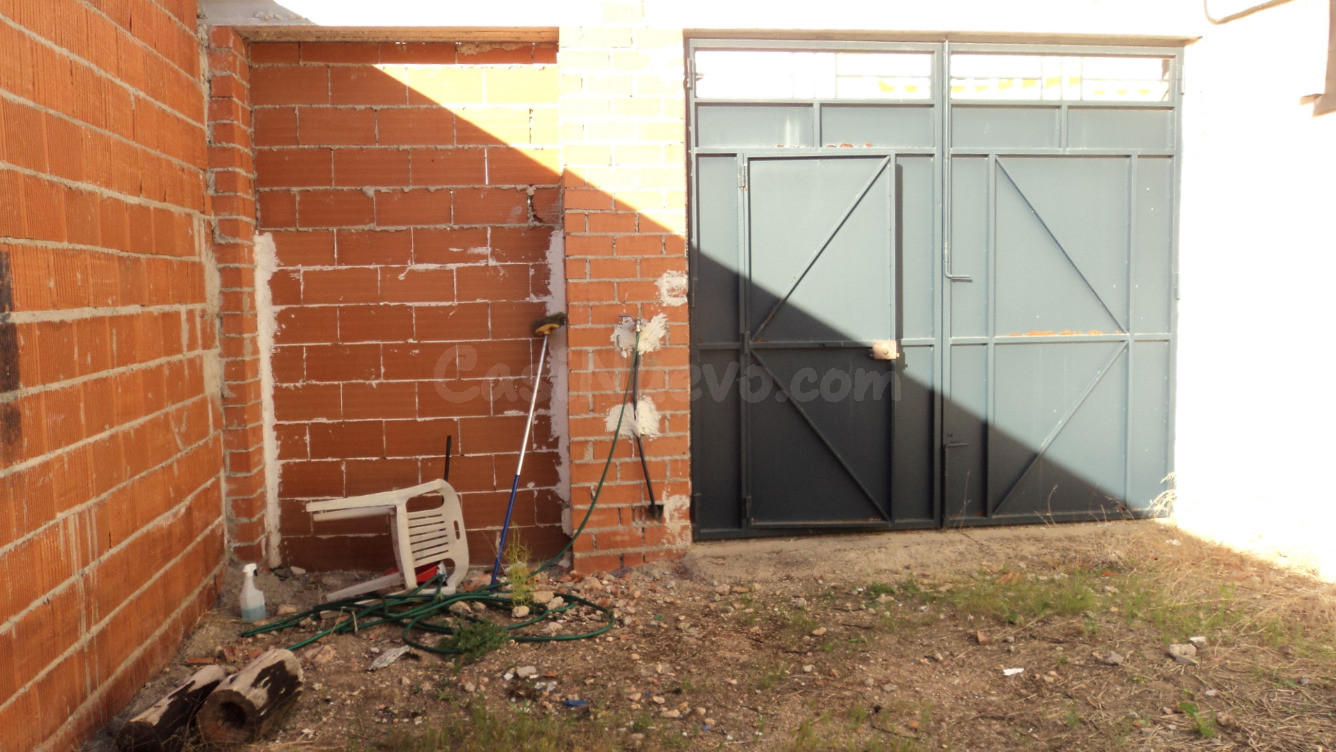 SOLAR LIMPIO PARA EDIFICAR CON AGUA Y LUZ