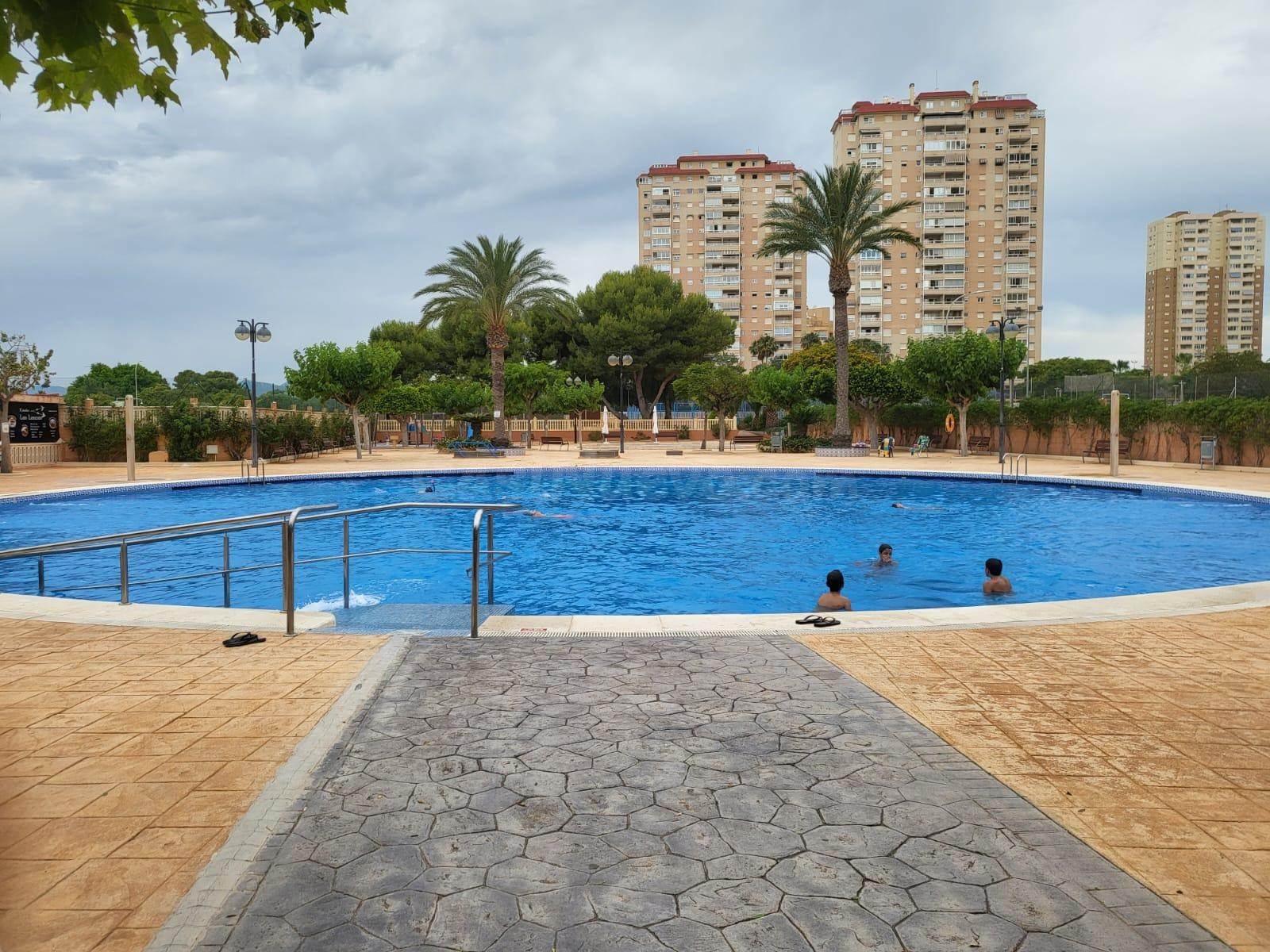 PRIMERA LÍNEA DE PLAYA EN ALICANTE: DISFRUTA DEL MAR, LA BRISA Y EL SOL DESDE TU PROPIO HOGAR