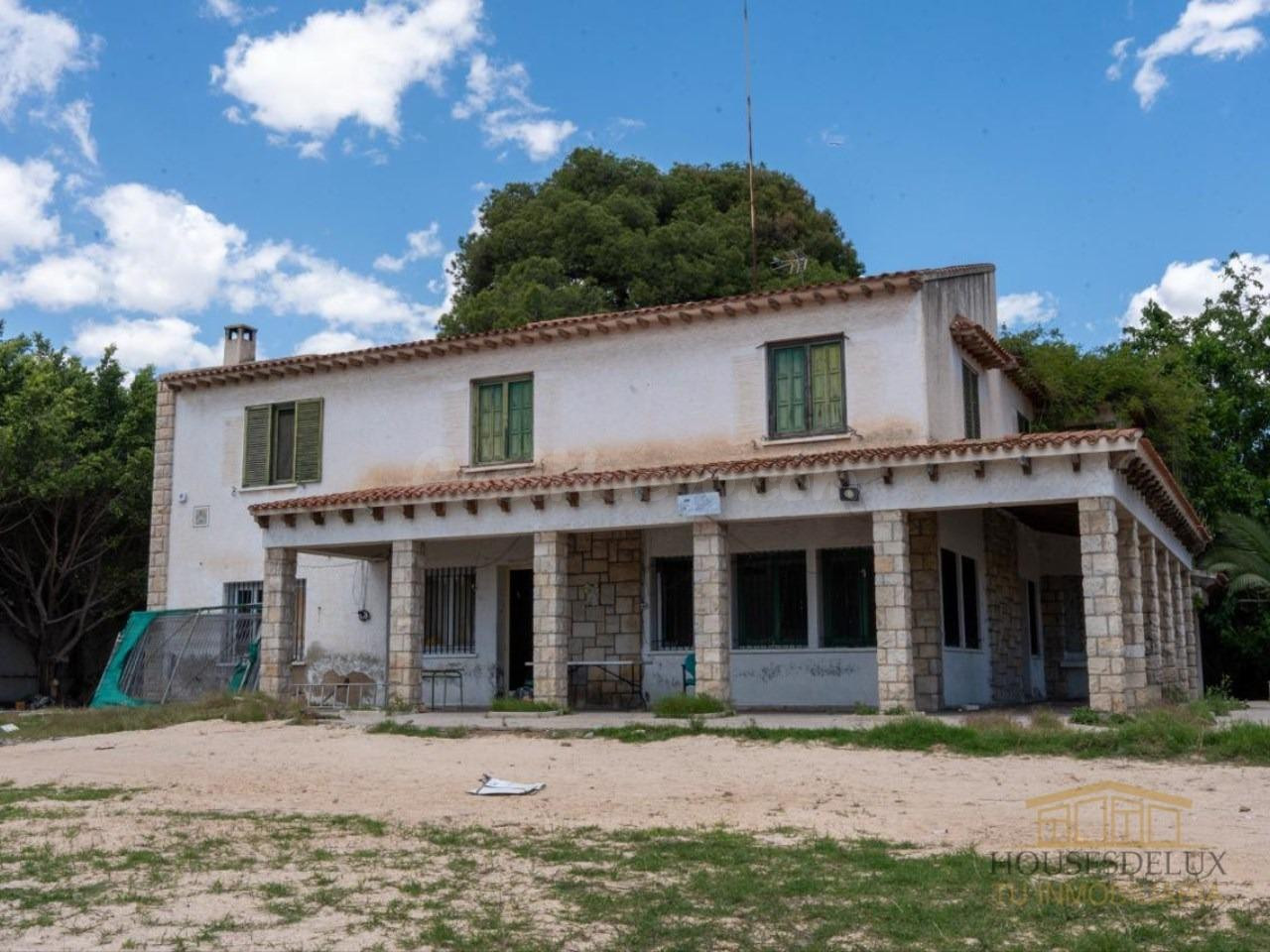 Complejo Multifamiliar de 1.429 m2 en Parcela de 6.500 m2 en Alicante • 5 Viviendas Independientes e Inversión Estratégica