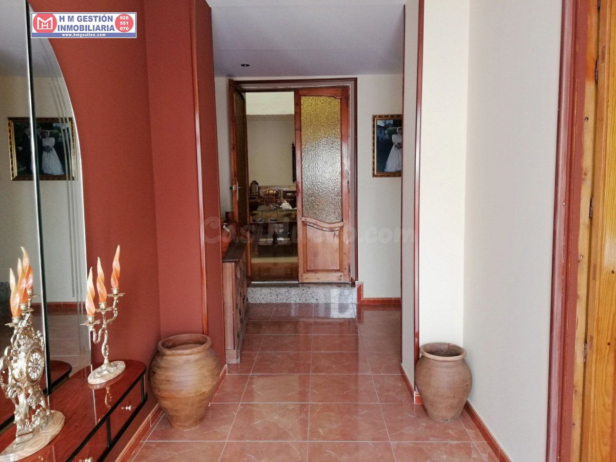 AMPLIA VIVIENDA REFORMADA EN 2016 EN CENTRO DE CRIPTANA