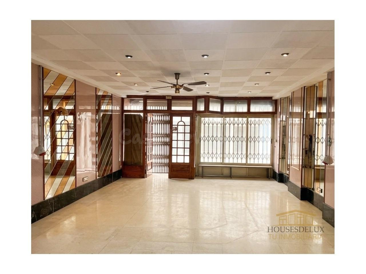 Local Comercial de 65 m2 en Calle Noruega • Benidorm | Salida de Humos