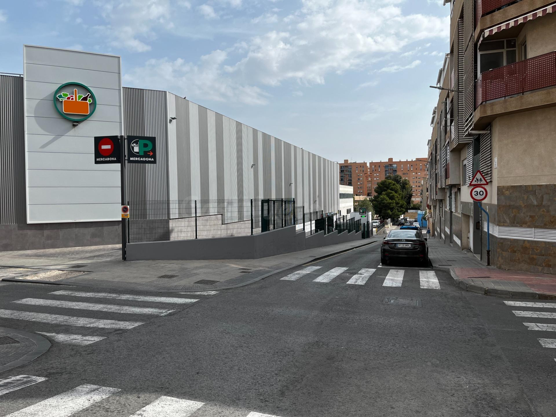 Local Comercial y Garaje Subterráneo de 1.800 m2 en Alicante • Opción de Compra Separada y Alta Rentabilidad