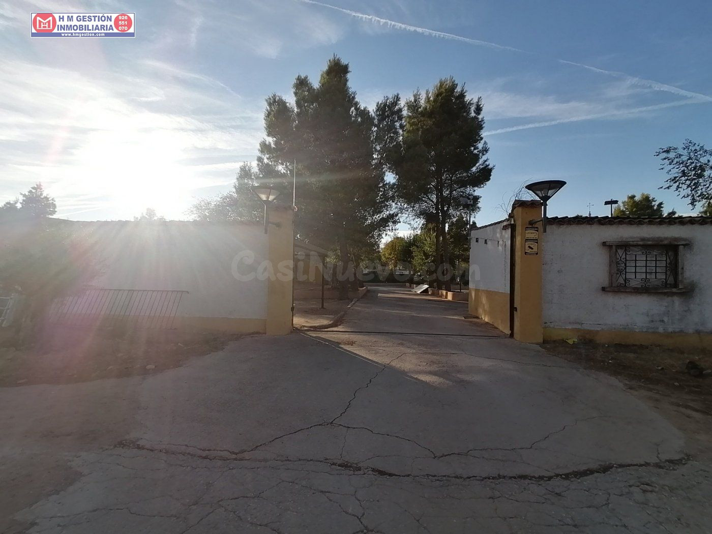 Casa en el campo sobre parcela de 30.000 metros con 400 olivos  y casa en Ctra. Manzanares