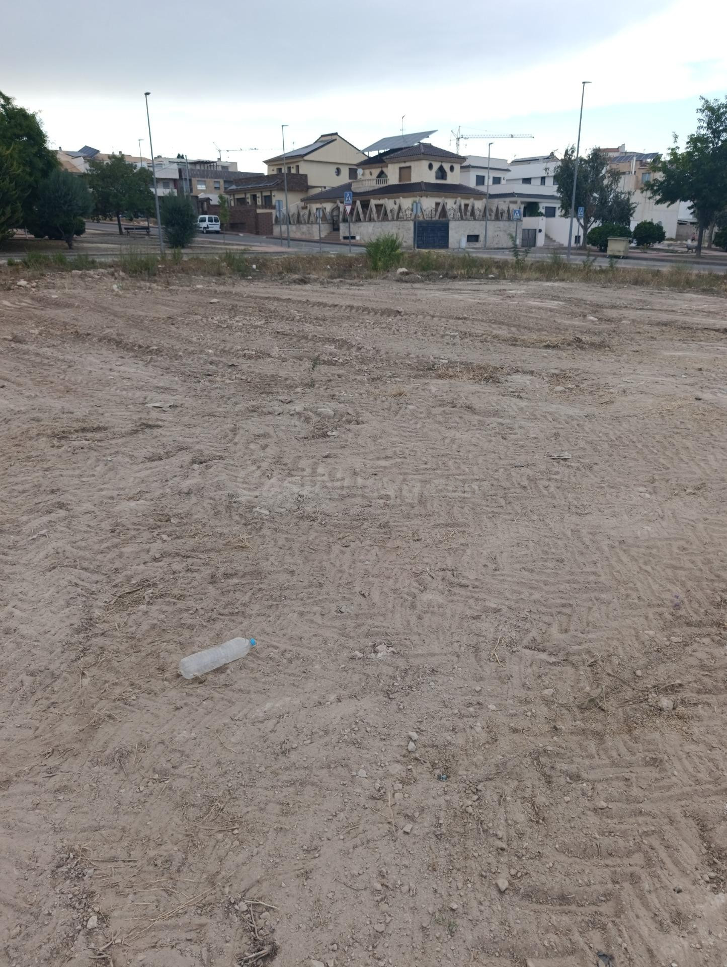 Solar urbano de 242 m2 en Calle Extremadura, listo para construir