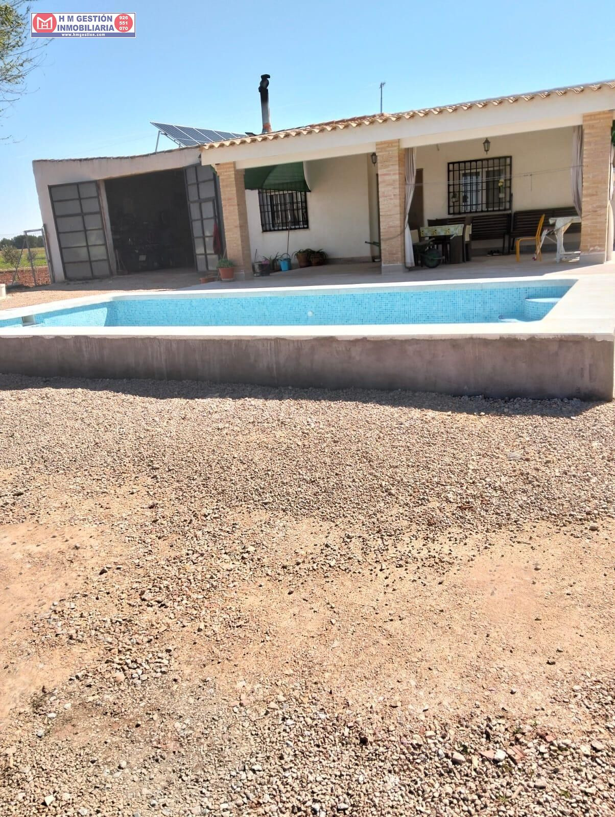 terreno de 2 hectareas con olivos y chalet Y DOS NAVES