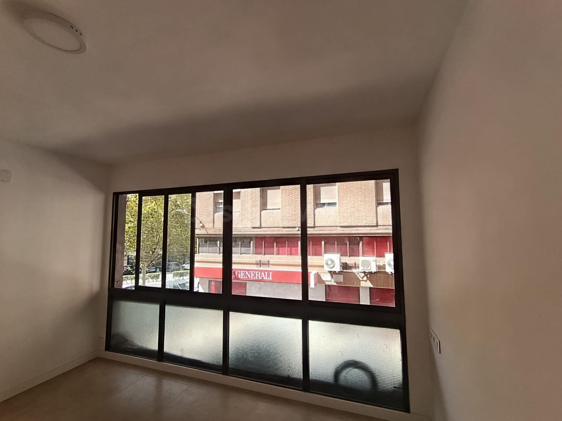 ¡Oportunidad TOP en el Centro de Alicante! De Oficina a Tu Gran Hogar de Ensueño