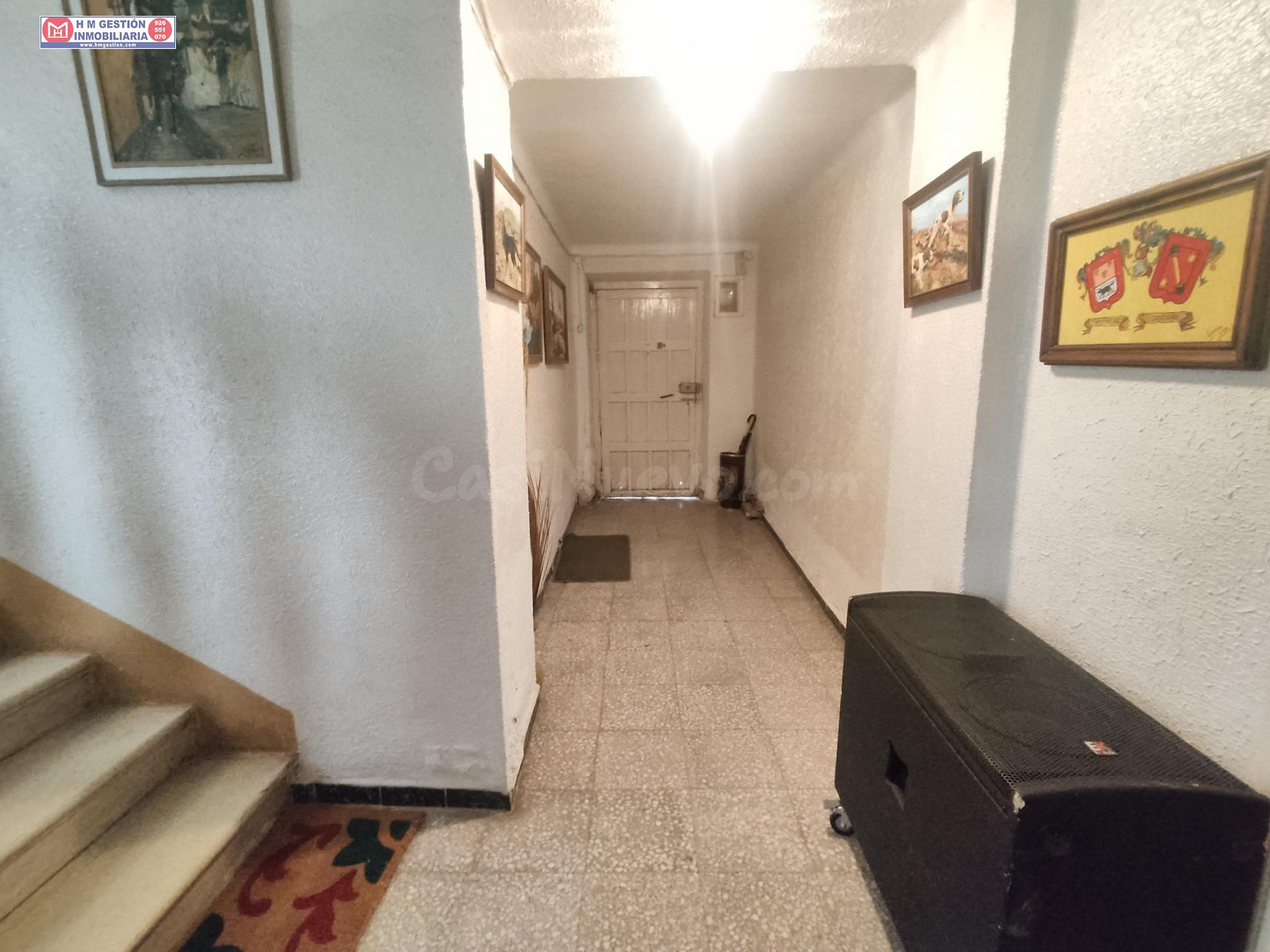 Casa a reformar sobre parcela de 140m2 y fachada de 14 m ubicada en el barrio de Sta María.