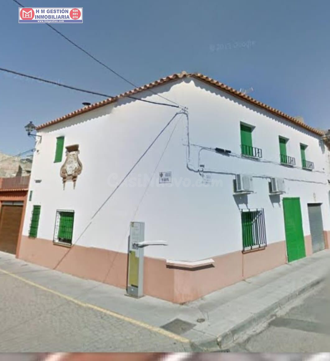 CASA EN ESQUINA ENTRE SANTA MARIA Y AYTO DE 112 METROS DE PARCELA