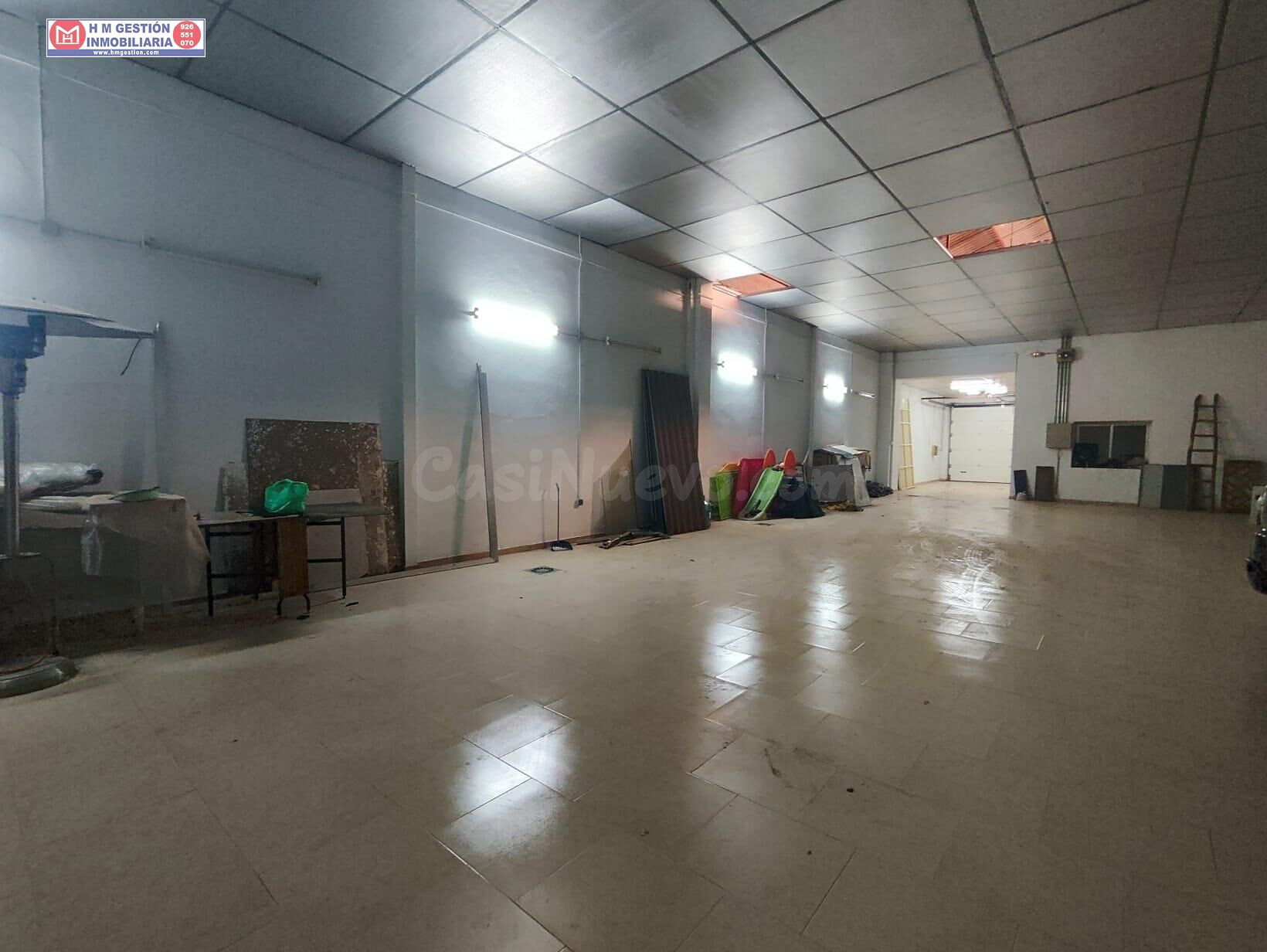 NAVE JUNTO A CONVENTO SANTA CLARA DE 350 METROS CON PUERTA AUTOMÁTICA, BAÑOS Y LUZ TRIFÁSICA