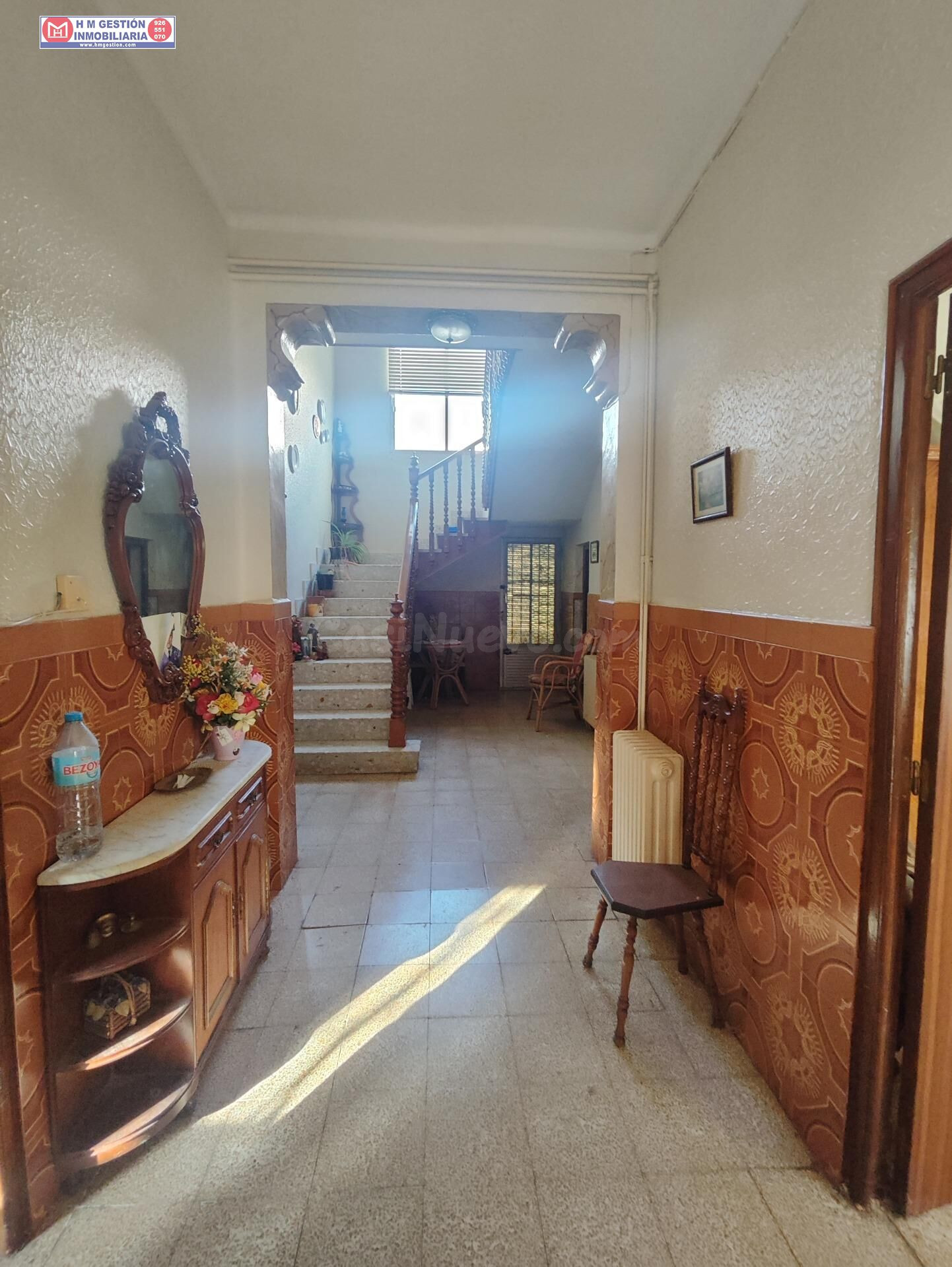 CASA CON 45 METROS DE FACHADA A 3 CALLES Y AMPLIA PARCELA EN ZONA RESIDENCIAL
