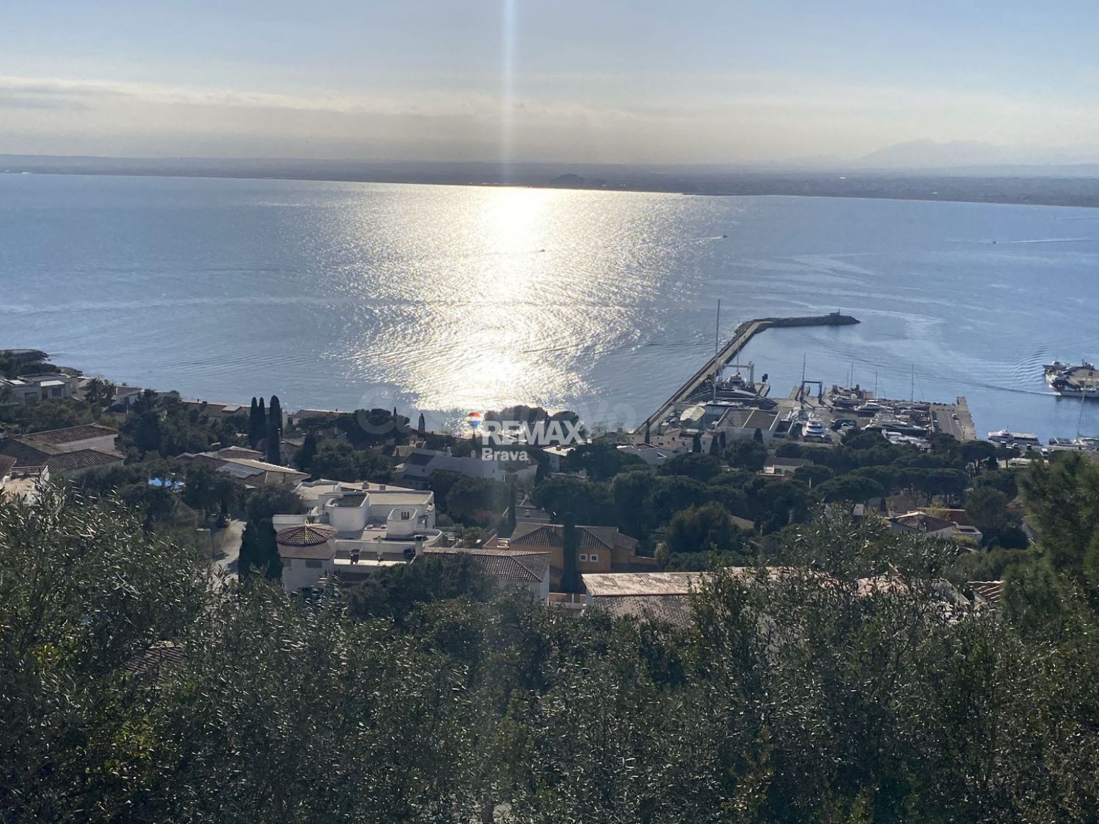 Roses, Puig Rom | Exclusiva parcela con vistas panorámicas a la Bahía de Roses y proyecto llave en mano