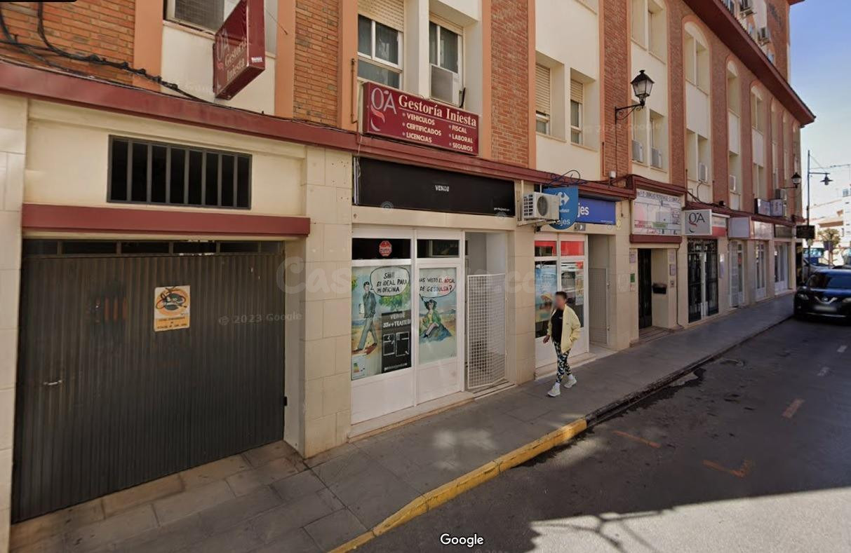 GARAJE INDEPENDIENTE CON 18 m2 JUNTO A CALLE BONARDELL