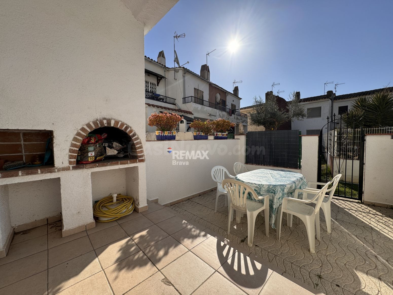 Empuriabrava – Sector Flamicell | Encantadora casa adosada con piscina y gran terraza solárium