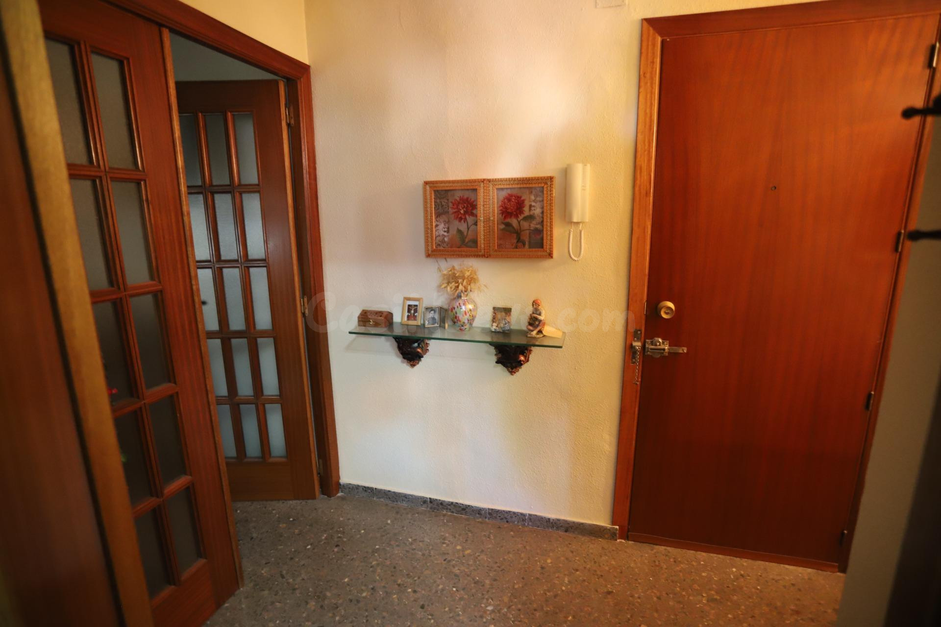 SE VENDE PISO DE 3 DORMITORIOS, SALÓN COMEDOR, COCINA INDEPENDIENTE CON LAVADERO, TERRAZA Y ASCENSOR