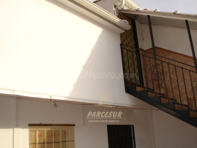 Fabulosa casa de 171 m2 de solar con 200 m2 construidos, con - foto 2