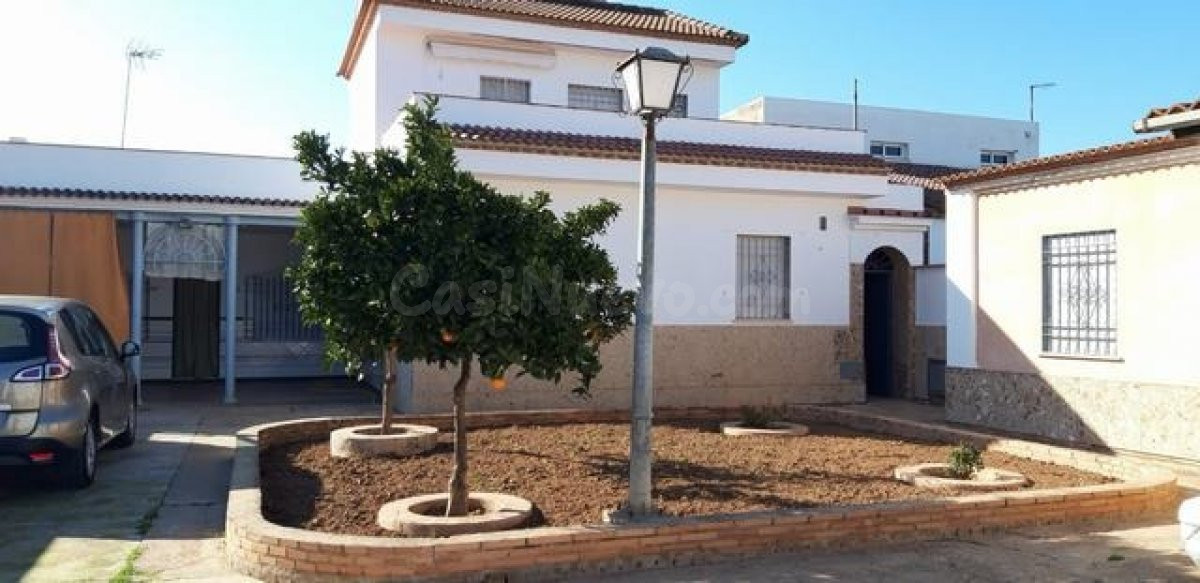 MAJANEQUE - Solar de 850 m2 con casa de unos 200m2 - Agua potable, luz, alcantarillado