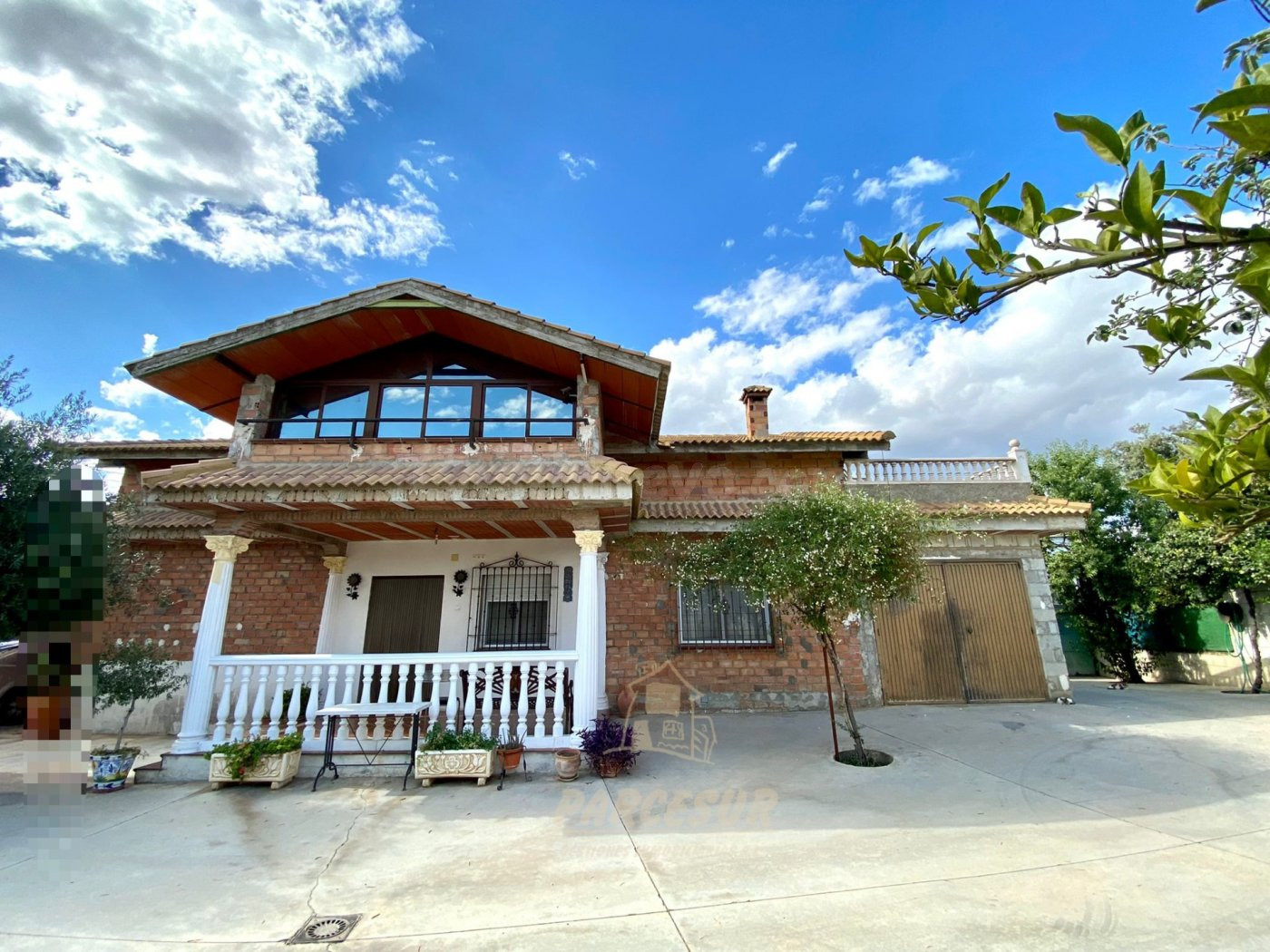 ZONA MAJANEQUE -Parcela de 1000m2 con casa que cada planta son 2  viviendas individuales. PISCINA