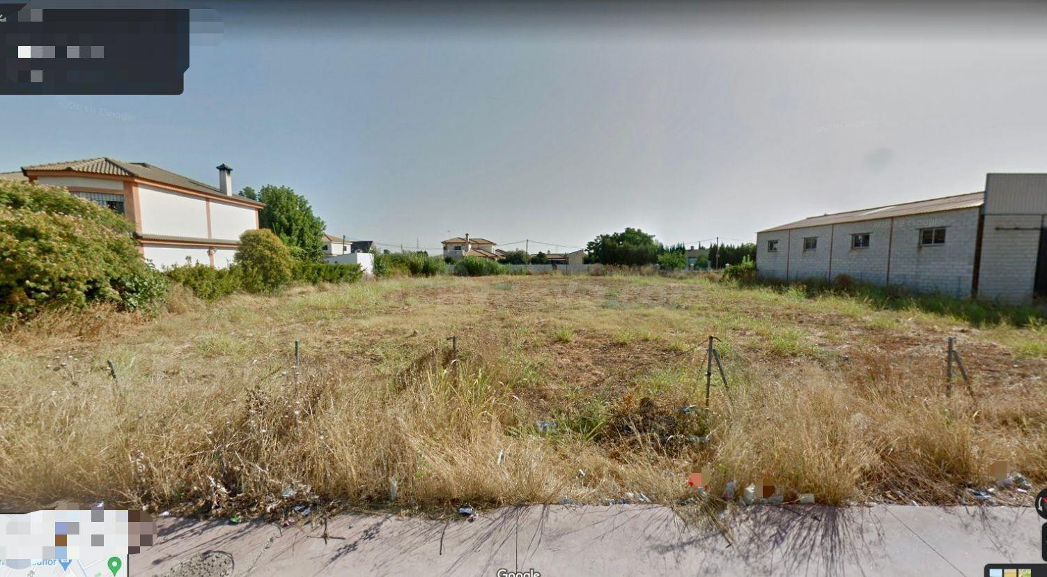 ZONA LLANOS DEL CASTILLO- Parcela de terreno de 2.600 m2 con luz.