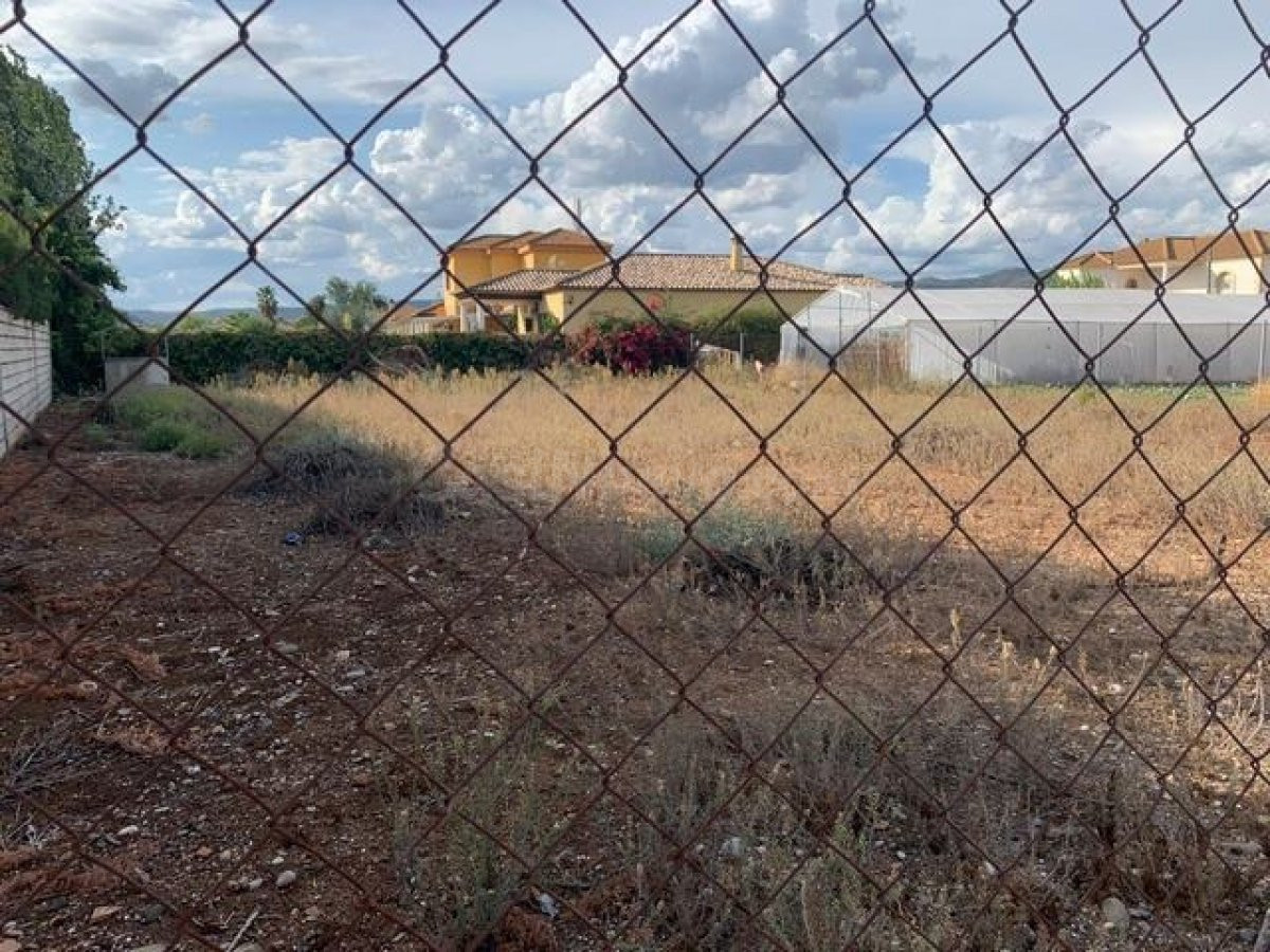 Parcela en Cordoba zona La perla, 750 m. superficie parcela, pozo y punto de luz.