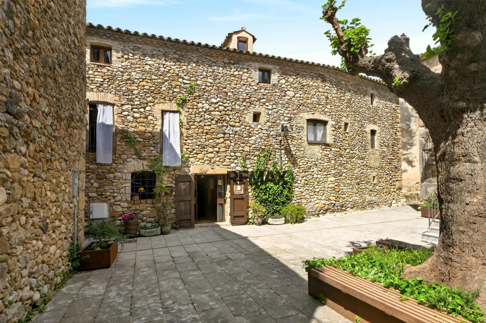 VILEH01- Vilert | Casa de pueblo con piscina y más de 500 m2 - foto 3