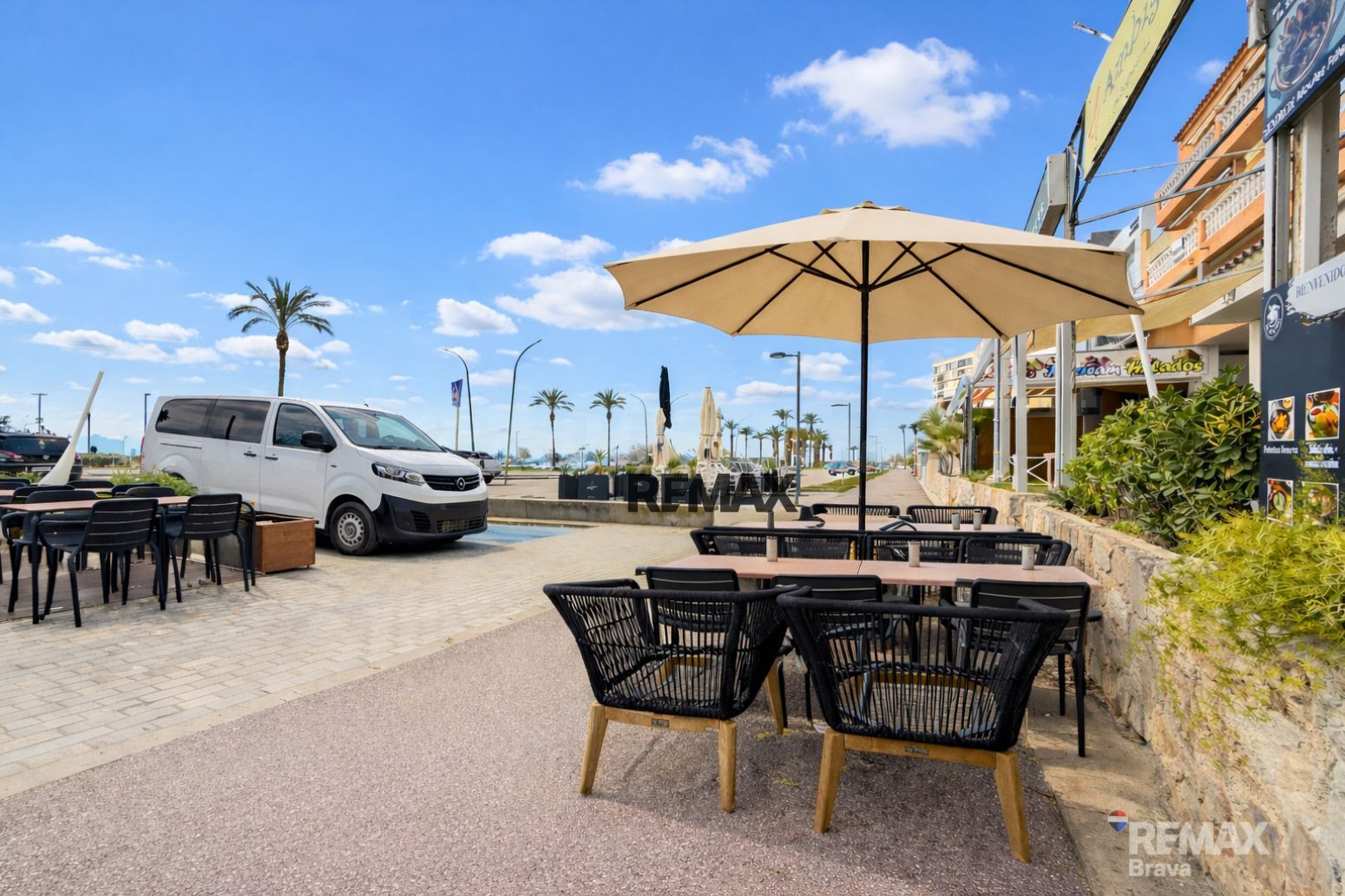 Empuriabrava | Traspaso de restaurante bar en primera línea de mar con alta rentabilidad