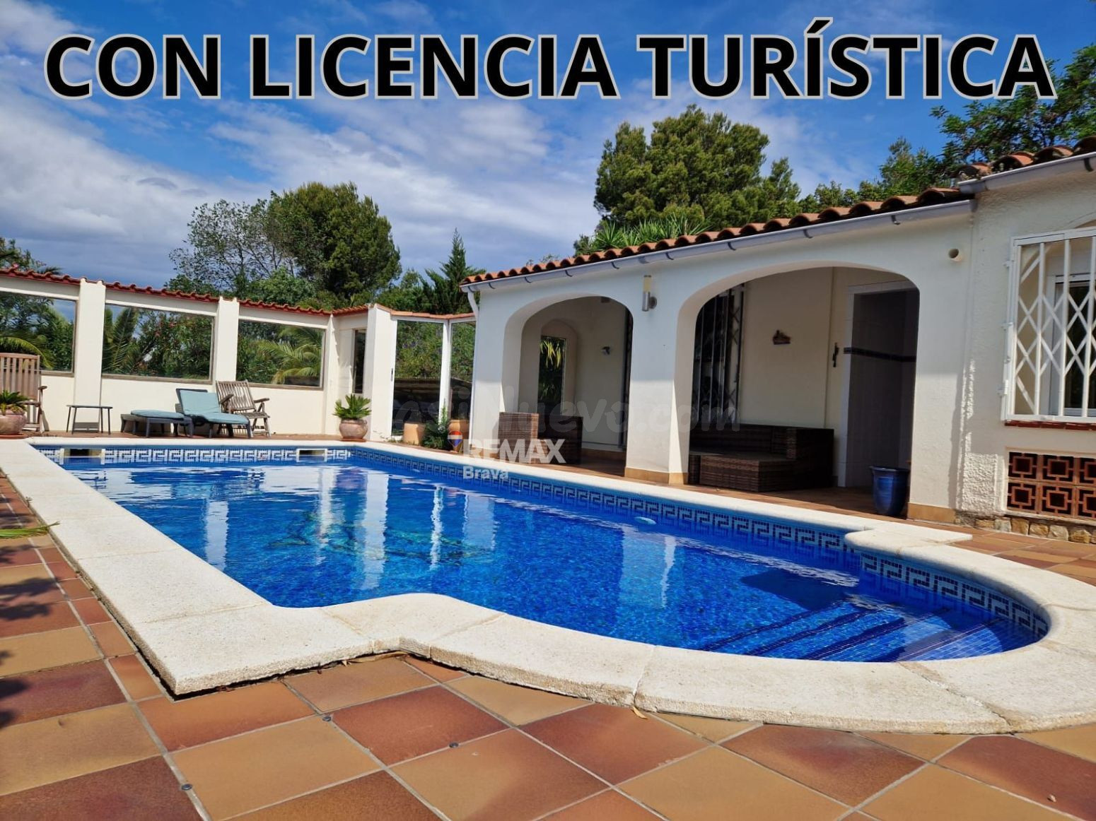 Roses · Mas Fumats | Villa de planta baja con piscina privada, licencia turística y gran potencial de rentabilidad