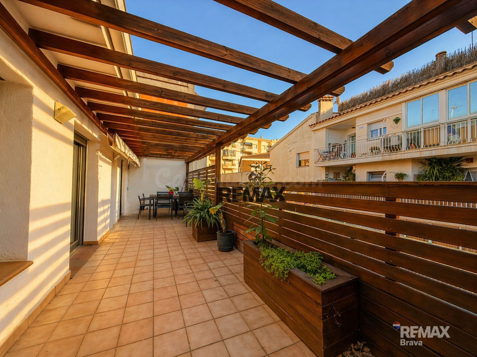 Roses | Excelente oportunidad de inversión: edificio con gran potencial en una ubicación estratégica