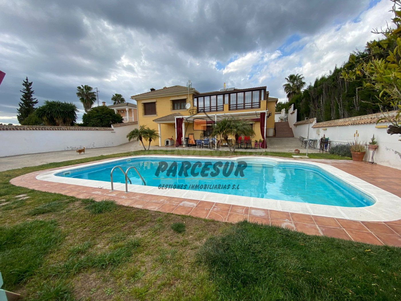 ZONA INJERTAL DE LAS CUEVAS- Parcela con gran casa y piscina.