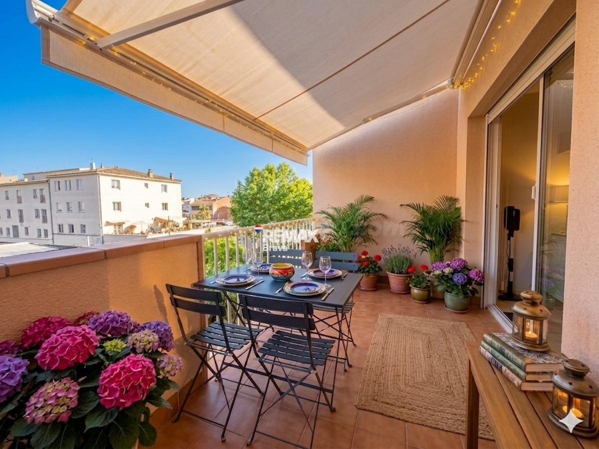 Exclusivo ático con solárium en Empuriabrava, luminosidad, confort y vistas despejadas en el sector Alberes