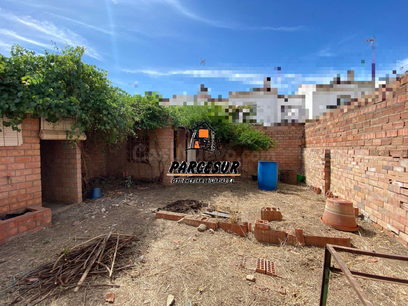 VILLARRUBIA - Solar urbano de 190 m2 con construcción sin terminar.