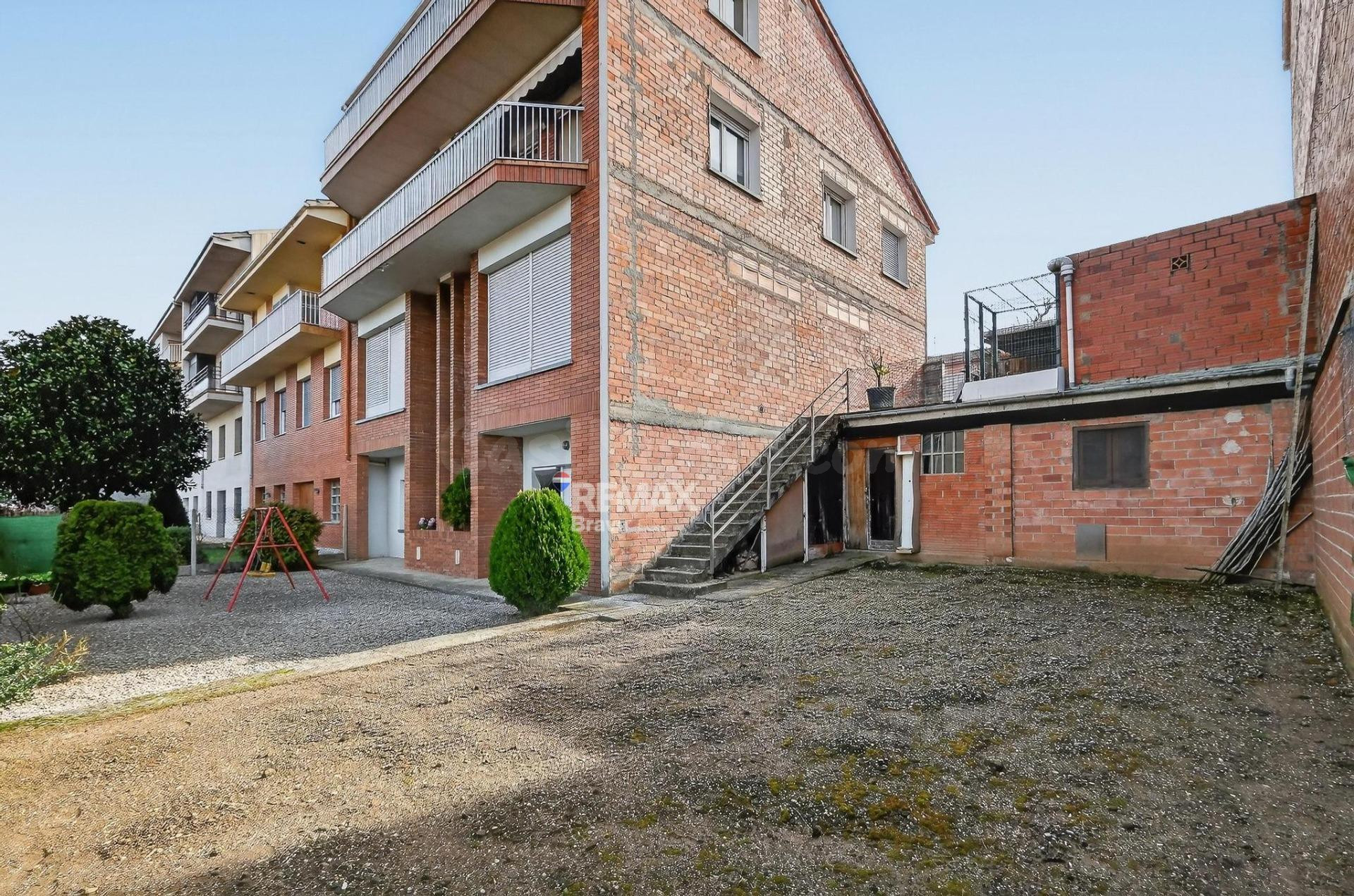 Olot | Parcela edificable en venta con gran potencial reside - foto 2