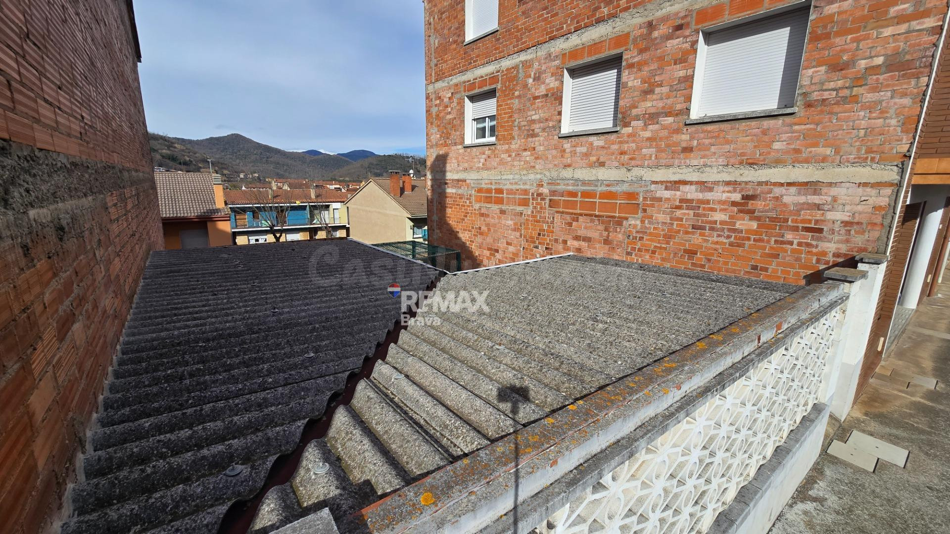 Olot | Parcela edificable en venta con gran potencial reside - foto 3
