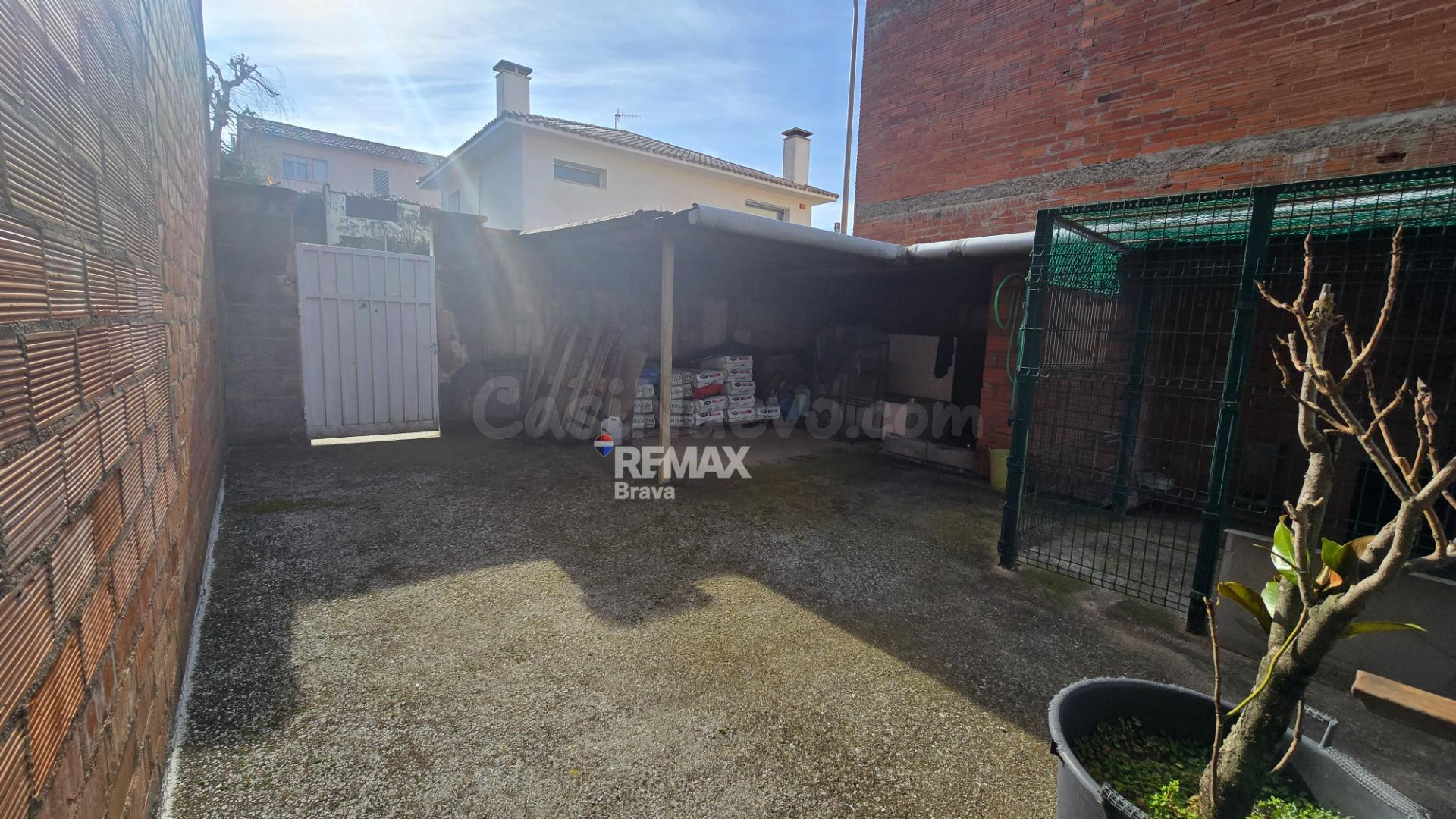 Olot | Parcela edificable en venta con gran potencial reside - foto 4