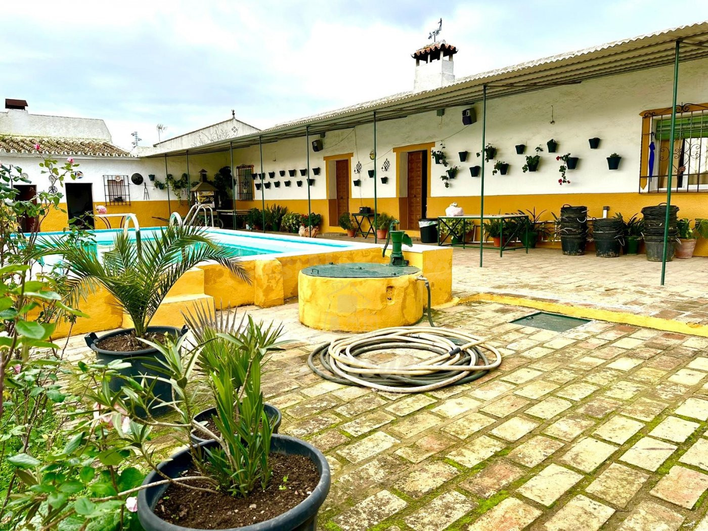 Almodóvar. Parcela de terreno de unos 1400 m con casita y piscina