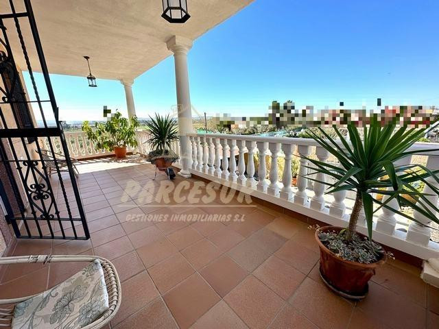 CERCA DE NUESTRA OFICINA - Parcela de 1000 m2. con casa de 200 m2 y piscina