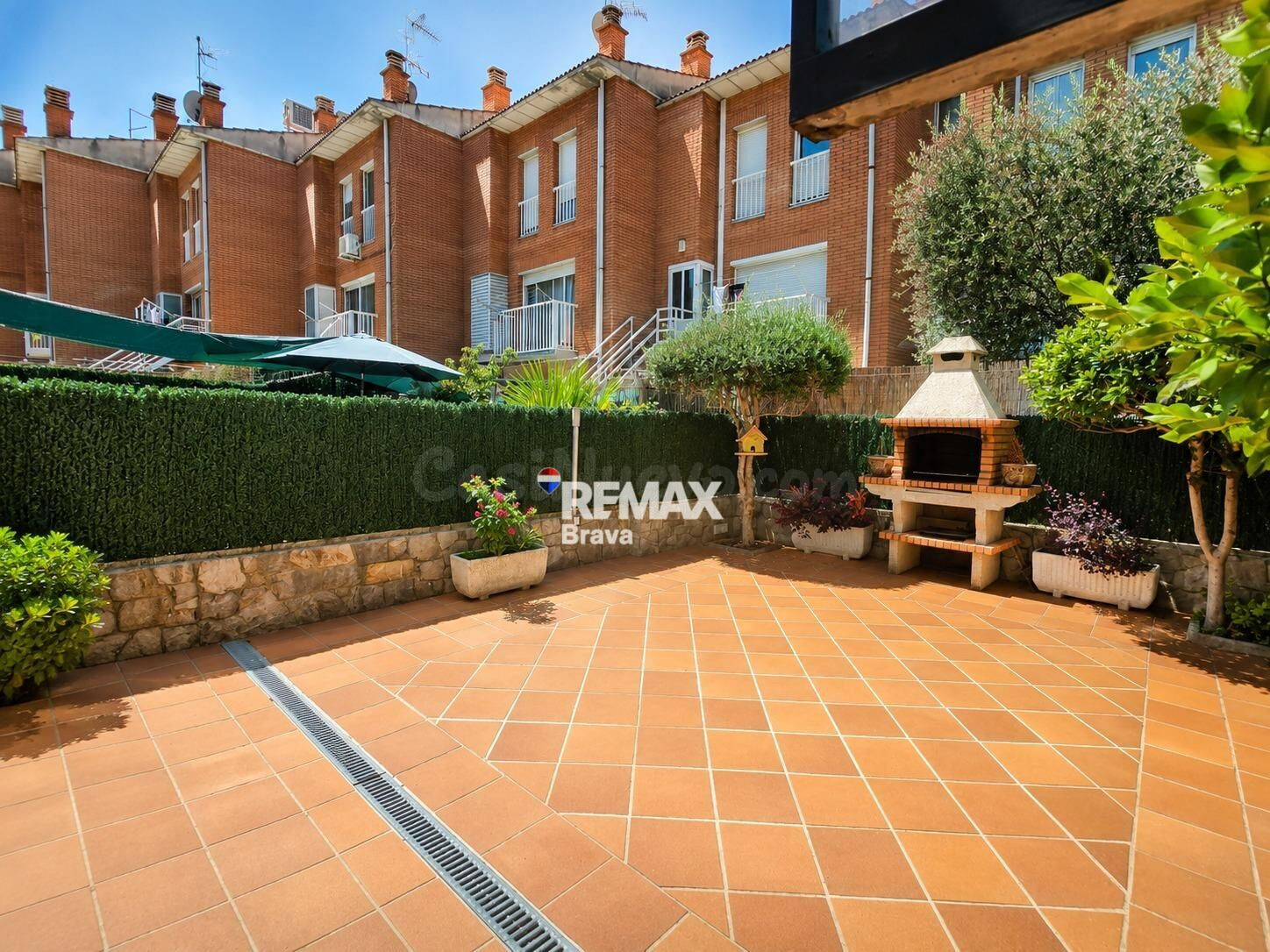 Olot | Casa pareada con garaje, patio y chimenea en una tran - foto 3