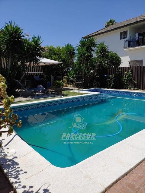 ZONA HIGUERON -  2 CASAS y PISCINA en una Parcela de 1.500 m2