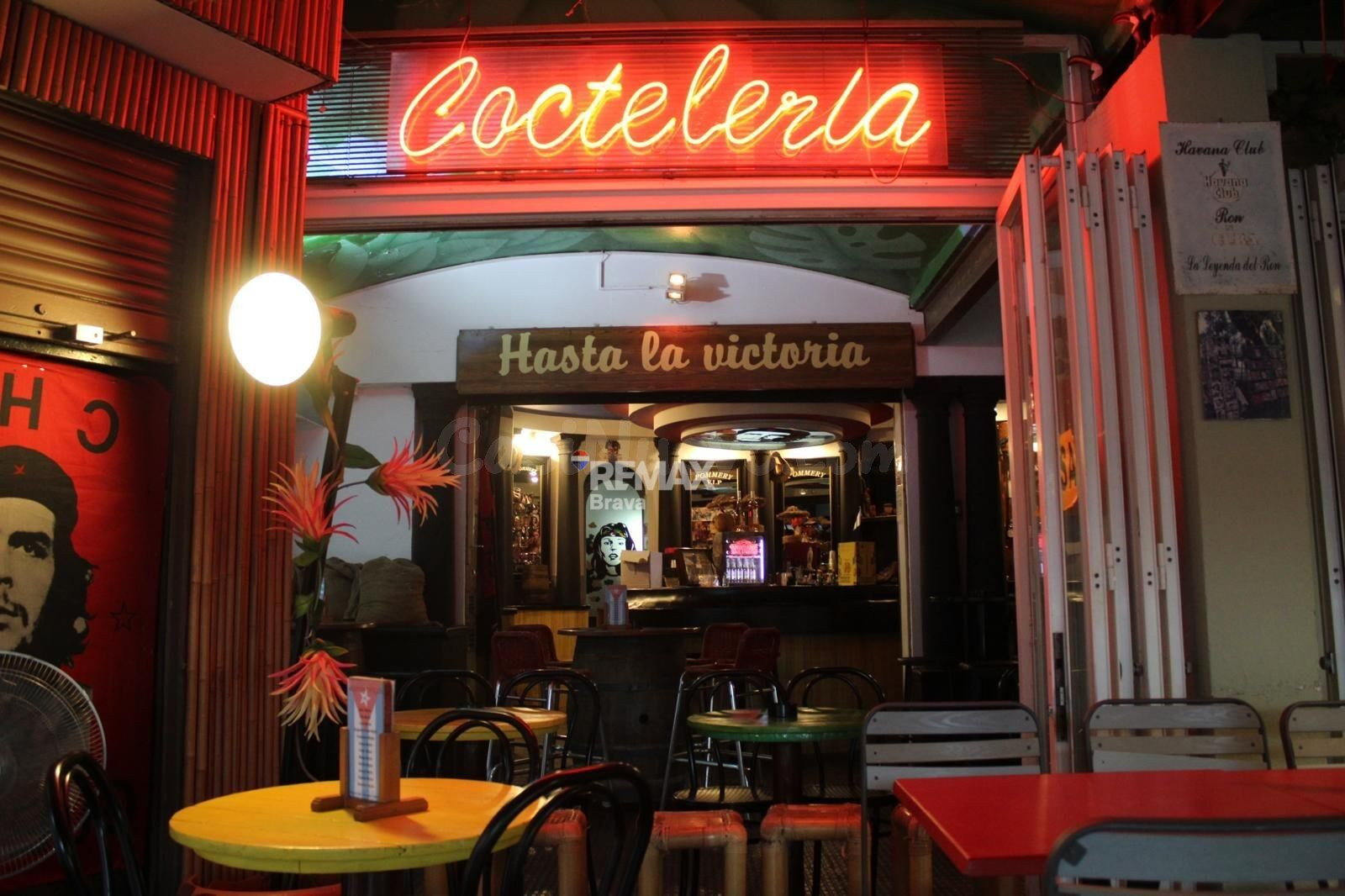 Empuriabrava | Traspaso de emblemático Cocktail Bar con 21 años de trayectoria y clientela consolidada