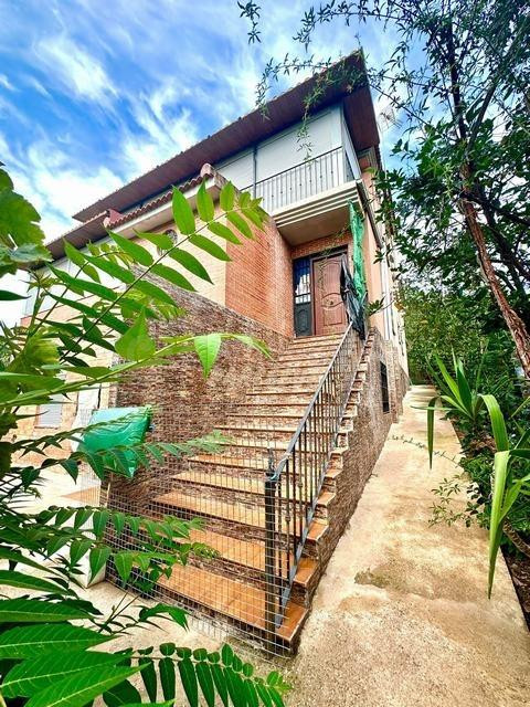 LA COLINA - Parcela de 1.000m2 con Gran casa con sotano y 3 plantas.