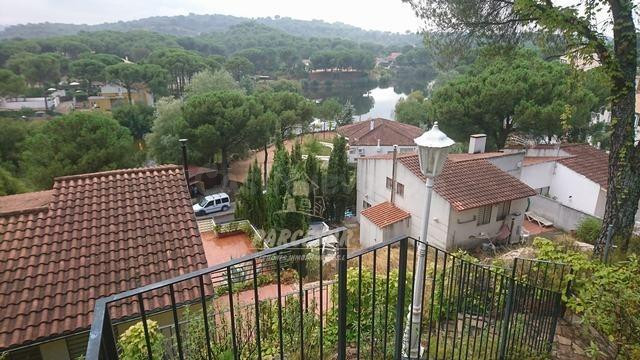 LAS JARAS JUNTO AL LAGO - PRECIOSO CHALET con Apartamento aparte y PISCINA.