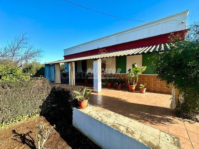 CORTIJO ZONA ENCINAREJO - Parcela de 9.800 m con casa, 2 salones camperos y nave.